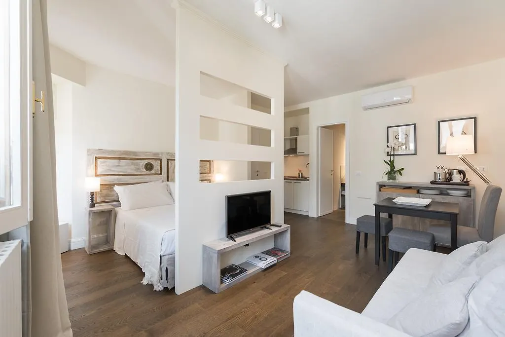 شقة Novella Goldoni Suite-By Florence Concierge إيطاليا