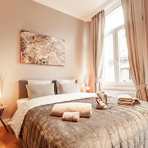 https://luxury-suites-palace.brusselshotelsbook.com