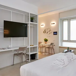 https://gioia-55.it-lombardy.com