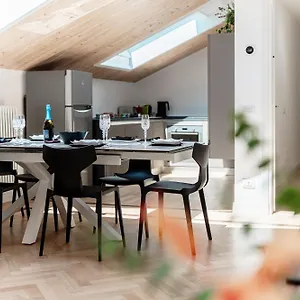 https://luxury-attic-64-by-house-of-travelers.it-lombardy.com