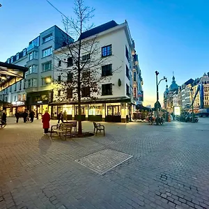 https://luxury-suits-historic-center.brusselshotelsbook.com