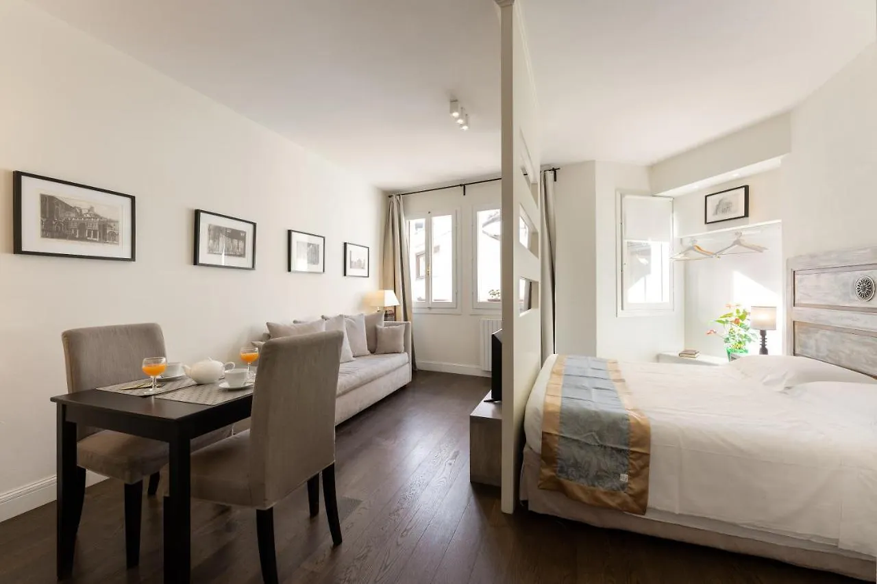 Novella Goldoni Suite-By Florence Concierge Itália